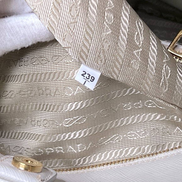 AUTH Prada Lux Promenade 2 way satchel in white Saffiano leather - Picture 9 of 13